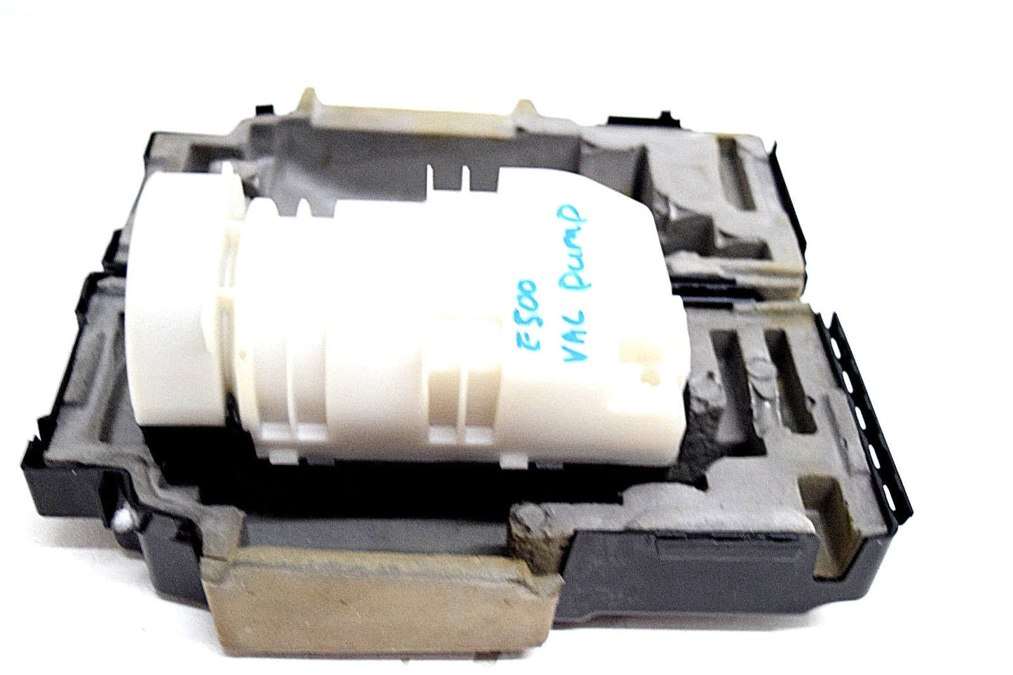 03 04 05 06 MERCEDES E500 E320 E55 CENTRAL LOCKING VACUUM PUMP 0 132 006 400