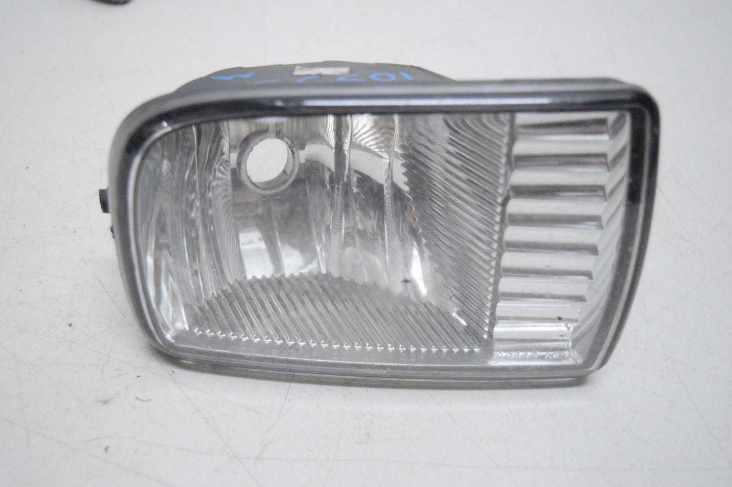 05 06 LINCOLN NAVIGATOR RIGHT PASSENGER FOG LIGHT