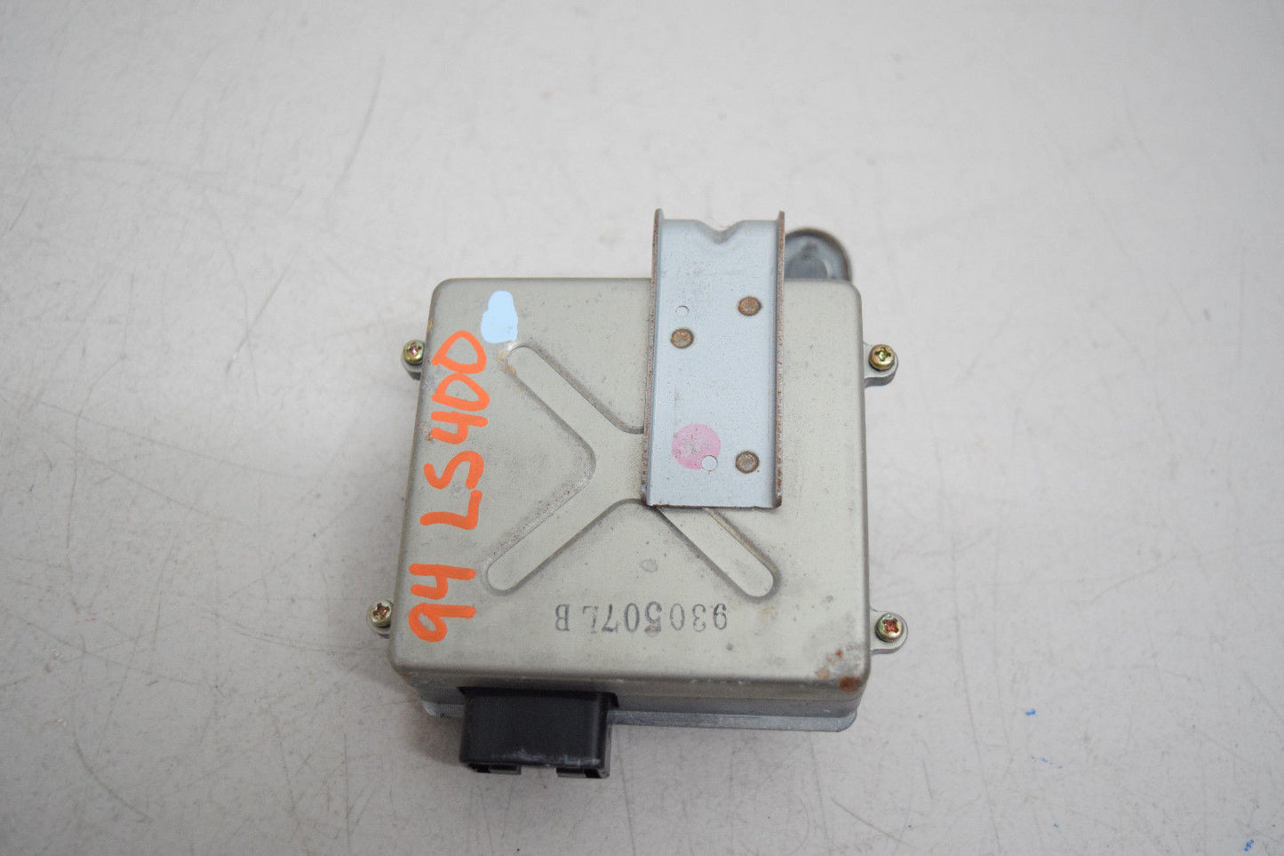 90 91 92 93 94 LEXUS LS400 FUEL PUMP CONTROL COMPUTER MODULE FPC 8957050010