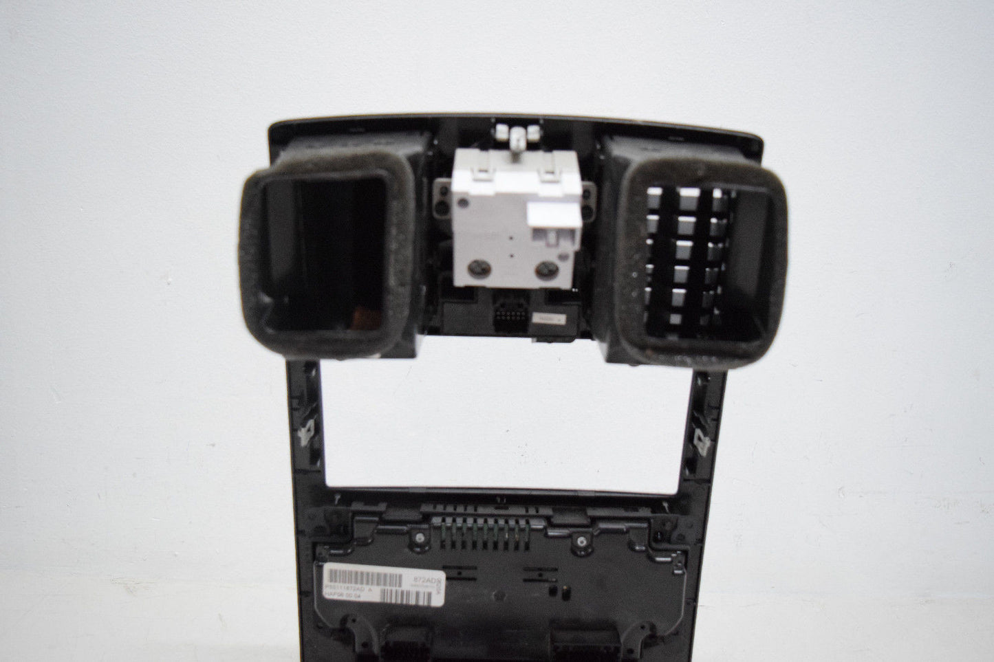 05 06 07 CHRYSLER 300 DUAL CLIMATE CONTROL DASH BEZEL DASH CLOCK