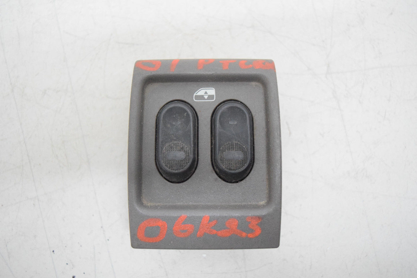 01 02 03 04 05 CHRYSLER PT CRUISER DRIVER MASTER WINDOW SWITCH