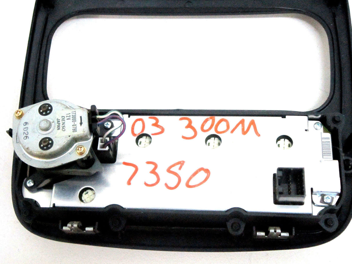 98-04 CHRYSLER 300M CONCORDE SEBRING INTREPID LHS CLIMATE CONTROL RADIO BEZEL
