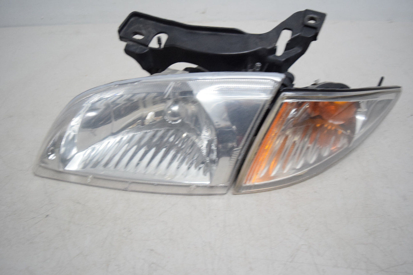 00 01 02 CHEVY CAVALIER LEFT DRIVER HEAD LIGHT HEADLIGHT WITH TURNSIGNAL