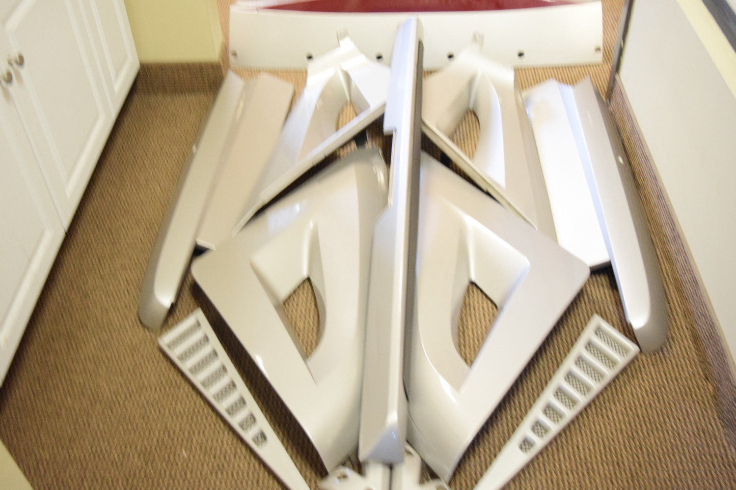 03 14 CADILLAC ESCALADE EXT AVALANCHE UPPER CLADDING 3RD BRAKE LIGHT COMPLETE
