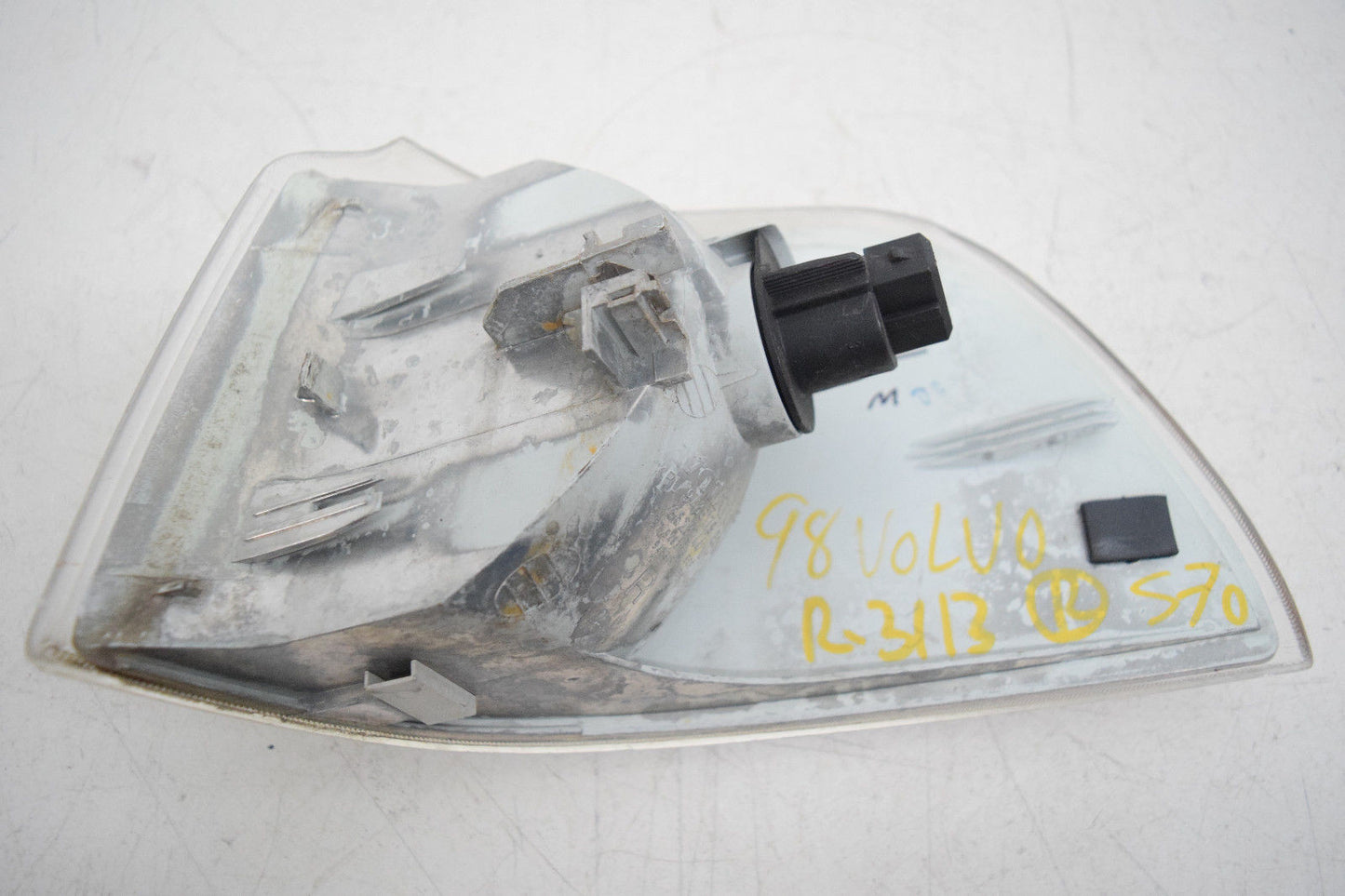 98 99 00 VOLVO S70 RIGHT PASSENGER SIDE MARKER TURNSIGNAL CORNER LAMP