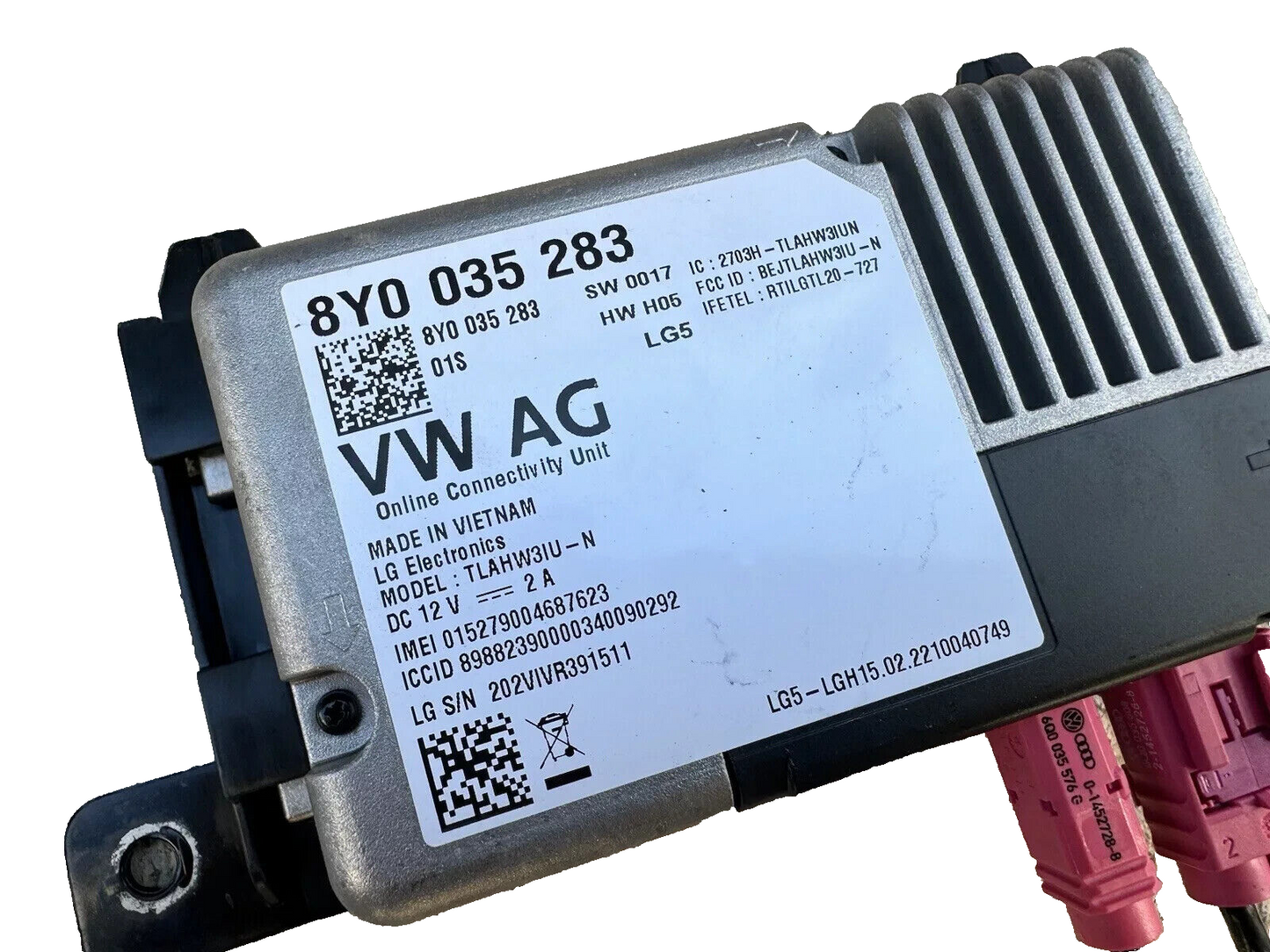 22 23 24 Audi A3 S3 Radio Online Communication Unit  OCU   8Y0 035 283