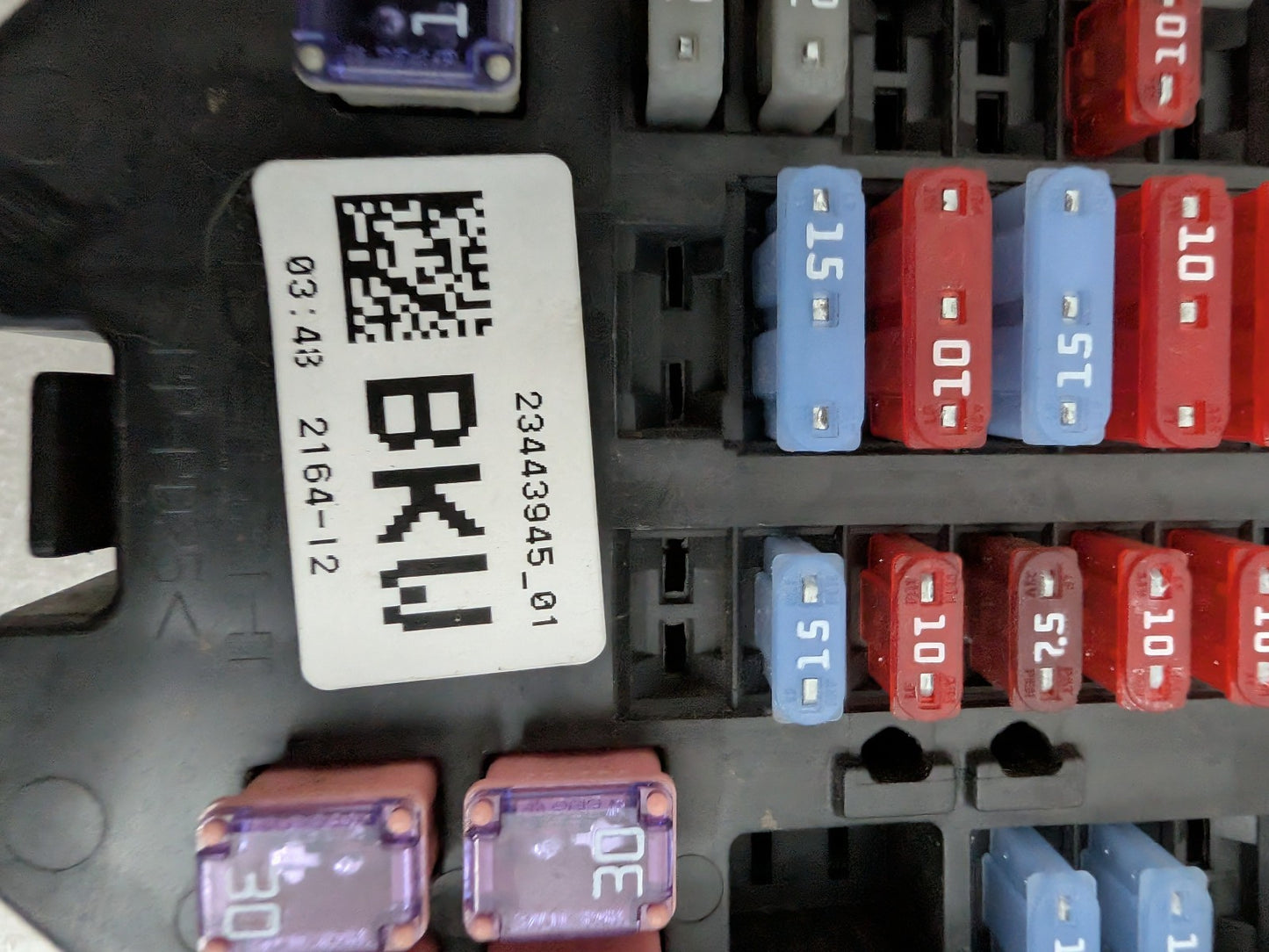 2014-2019 Silverado Sierra Driver Interior Fuse Box Junction Block 23443945 OEM