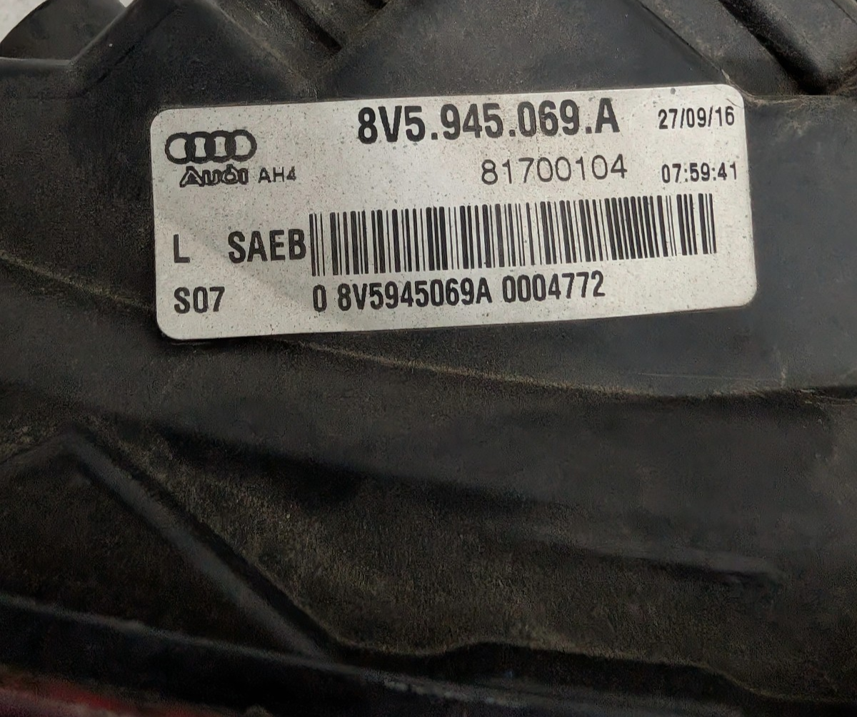 2017-2020 Audi A3 S3 Left Driver Outer Quarter Panel Tail Light Lamp 8V5945069A