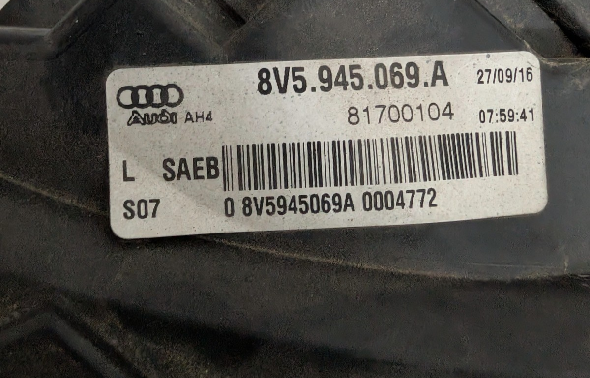 2017-2020 Audi A3 S3 Left Driver Outer Quarter Panel Tail Light Lamp 8V5945069A