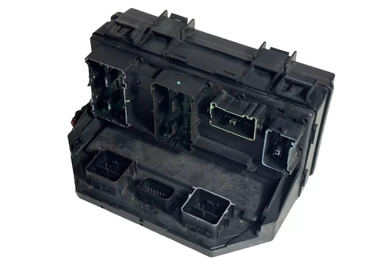 2013 Dodge Caravan Town & Country Integrated Power Fusebox Fuse Box 68163904AC