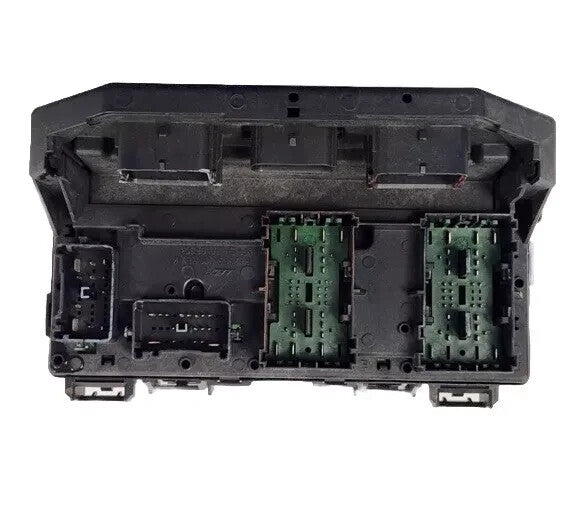2013 Dodge Caravan Town & Country Integrated Power Fusebox Fuse Box 68163904AC