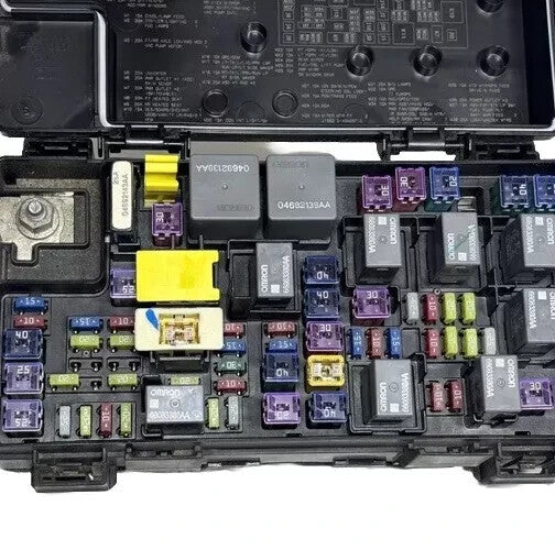2013 Dodge Caravan Town & Country Integrated Power Fusebox Fuse Box 68163904AC