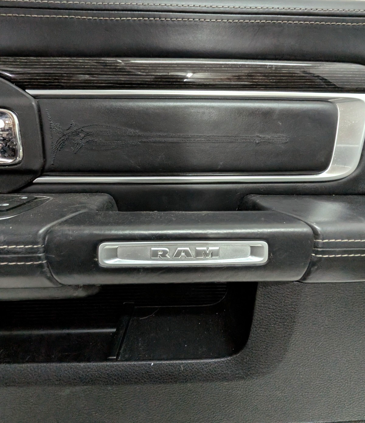 2013-2018 Dodge Ram 1500 2500 Front Passenger Right  Laramie Door Panel Black