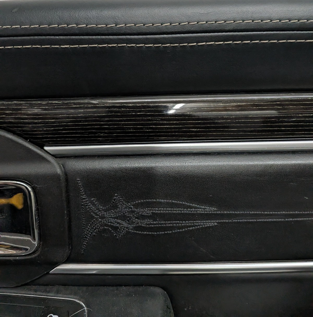 2013-2018 Dodge Ram 1500 2500 Front Passenger Right  Laramie Door Panel Black