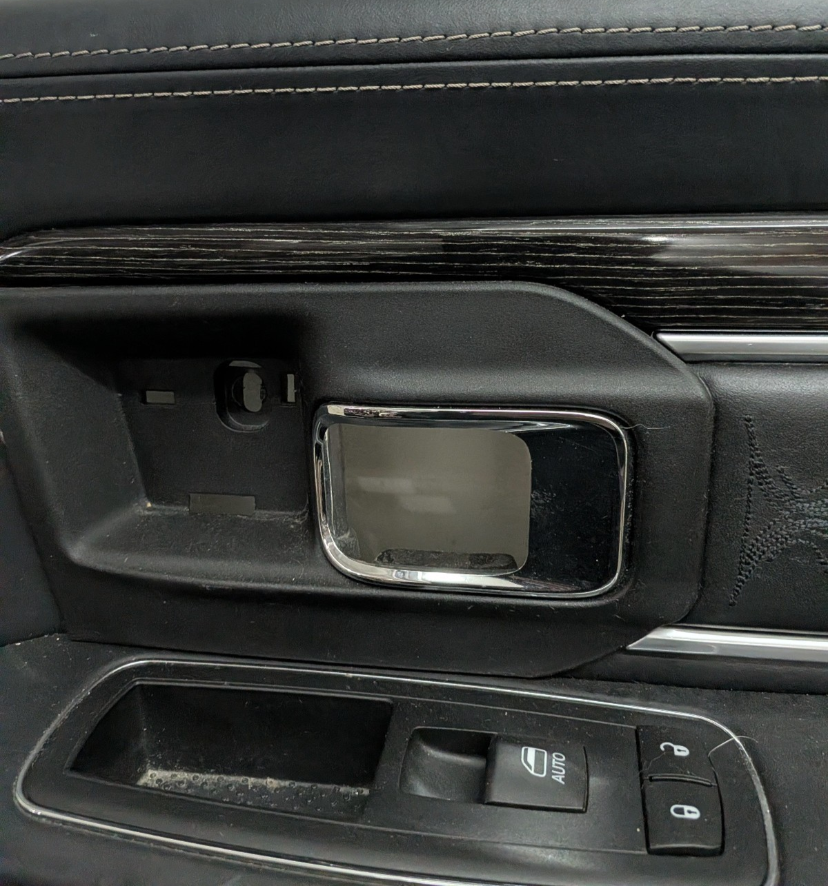 2013-2018 Dodge Ram 1500 2500 Front Passenger Right  Laramie Door Panel Black