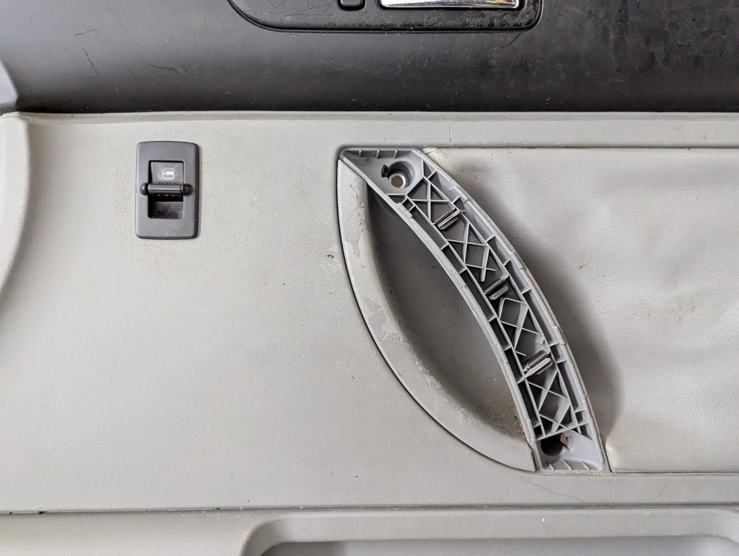 98-10 Volkswagen VW Beetle Passenger Side RH Door Panel Gray Black