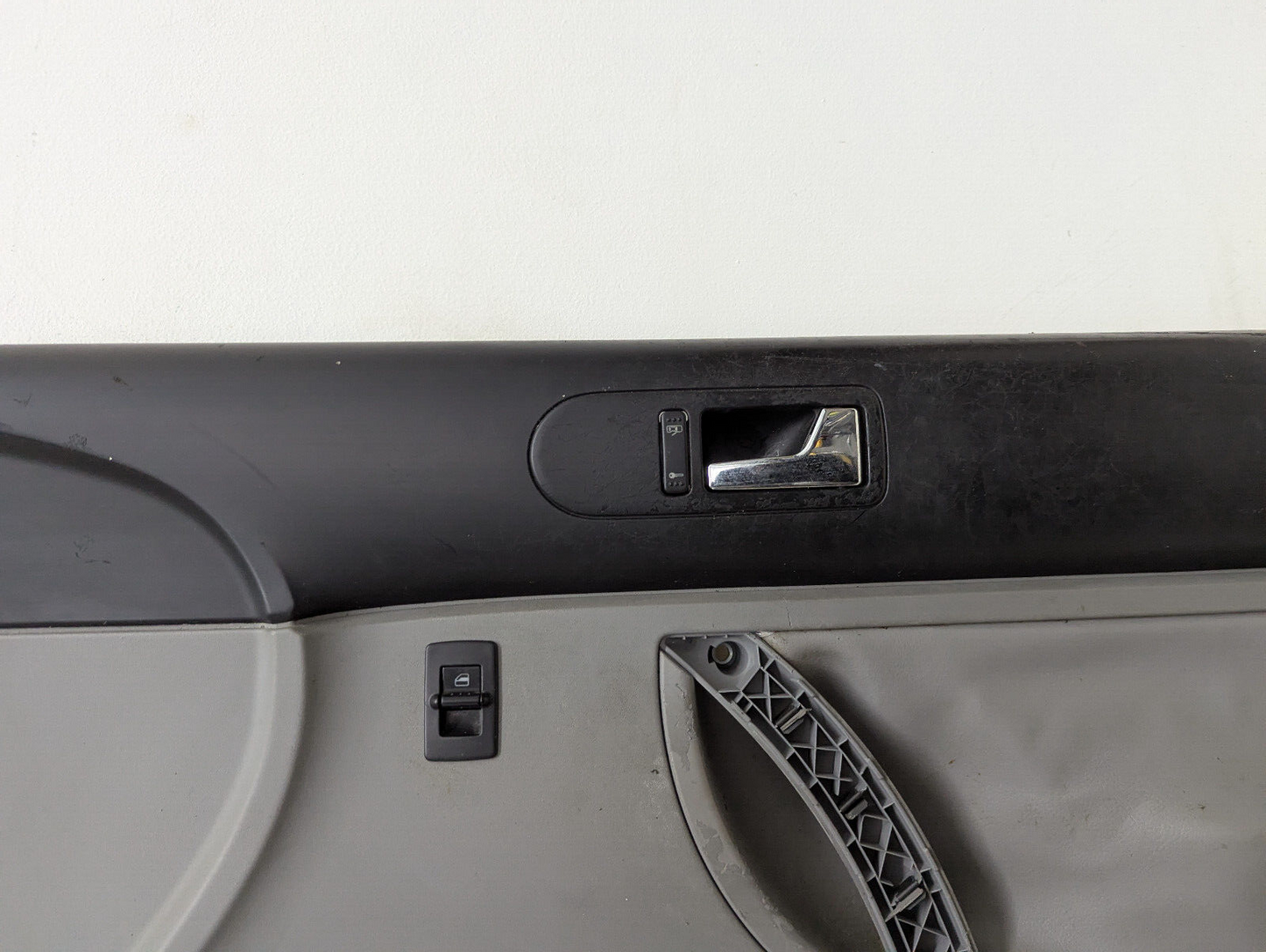98-10 Volkswagen VW Beetle Passenger Side RH Door Panel Gray Black