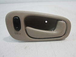 98 99 00 01 02 CHVY PRIZM COROLLA RIGHT FRONT DOOR HANDLE