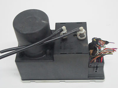 97 98 99 00 01 02  AUDI A4 CENTRAL LOCKING VACUM PUMP 8L0862257N