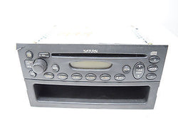 04 05 SATURN VUE RADIO CD PLAYER SMALL CRACK SEE PICTURES