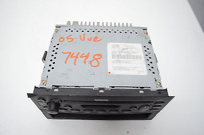 04 05 SATURN VUE RADIO CD PLAYER SMALL CRACK SEE PICTURES