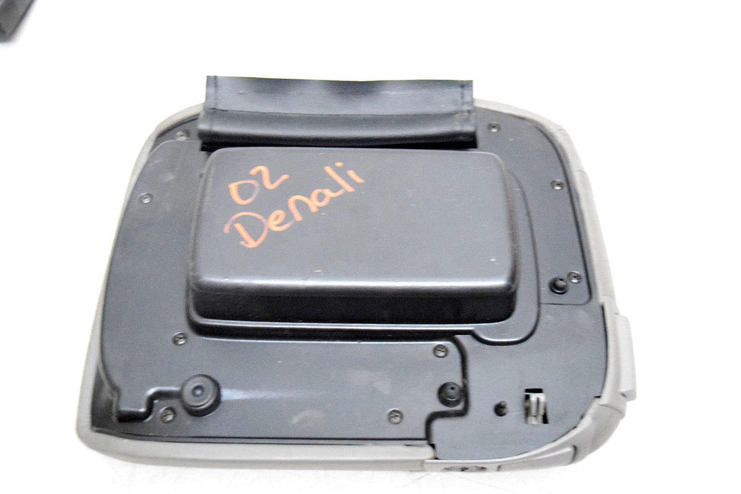 99 00 01 02 0304 05 06 YUKON DENALI CENTER CONSOLE ARMREST LID GREY
