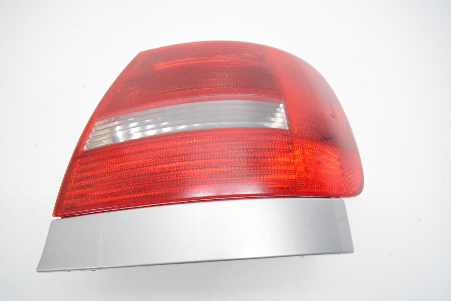 99 00 01 02 AUDI A4 RIGHT PASSENGER TAIL LIGHT OEM