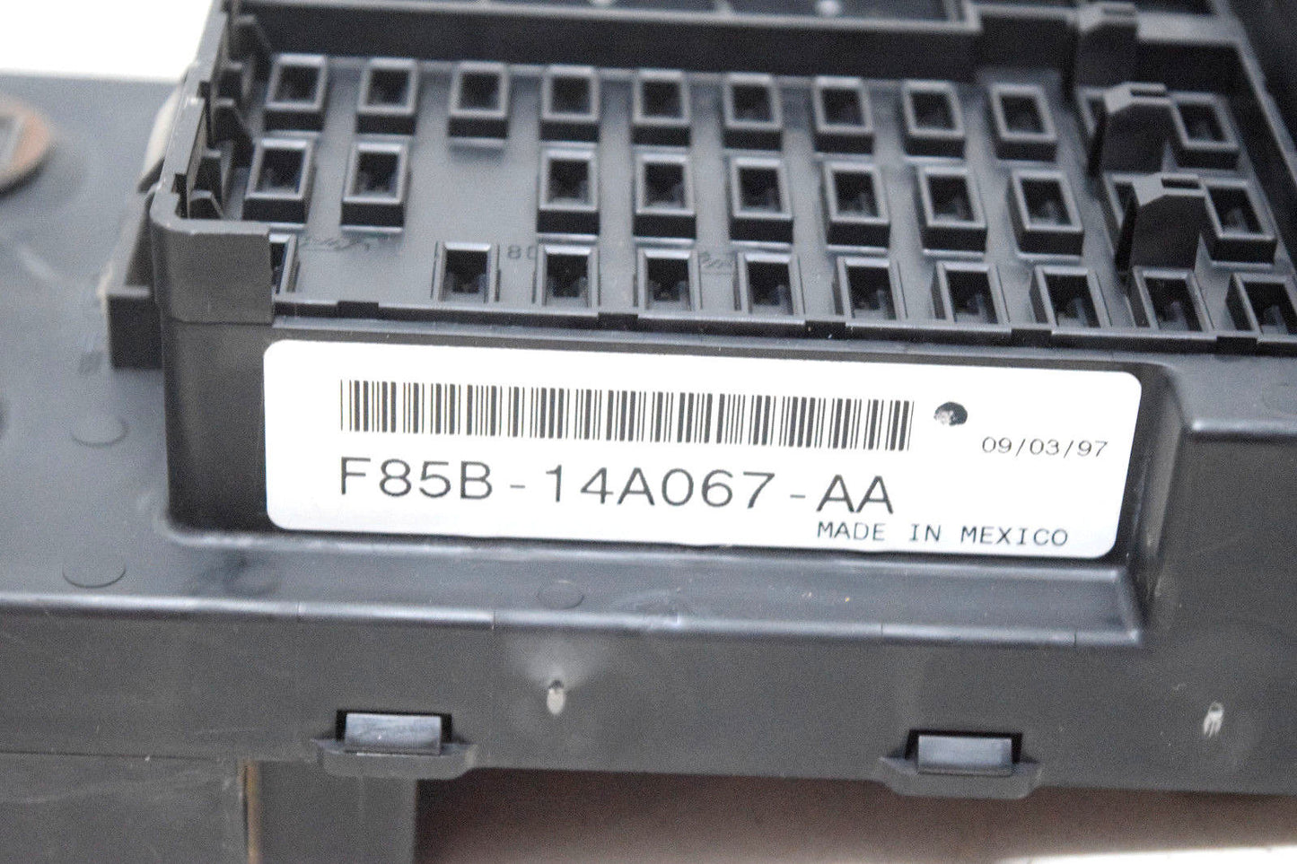 97 98 F150 F250 UNDER DASH FUSE BOX F85B14A067AA NO GEM MODULE