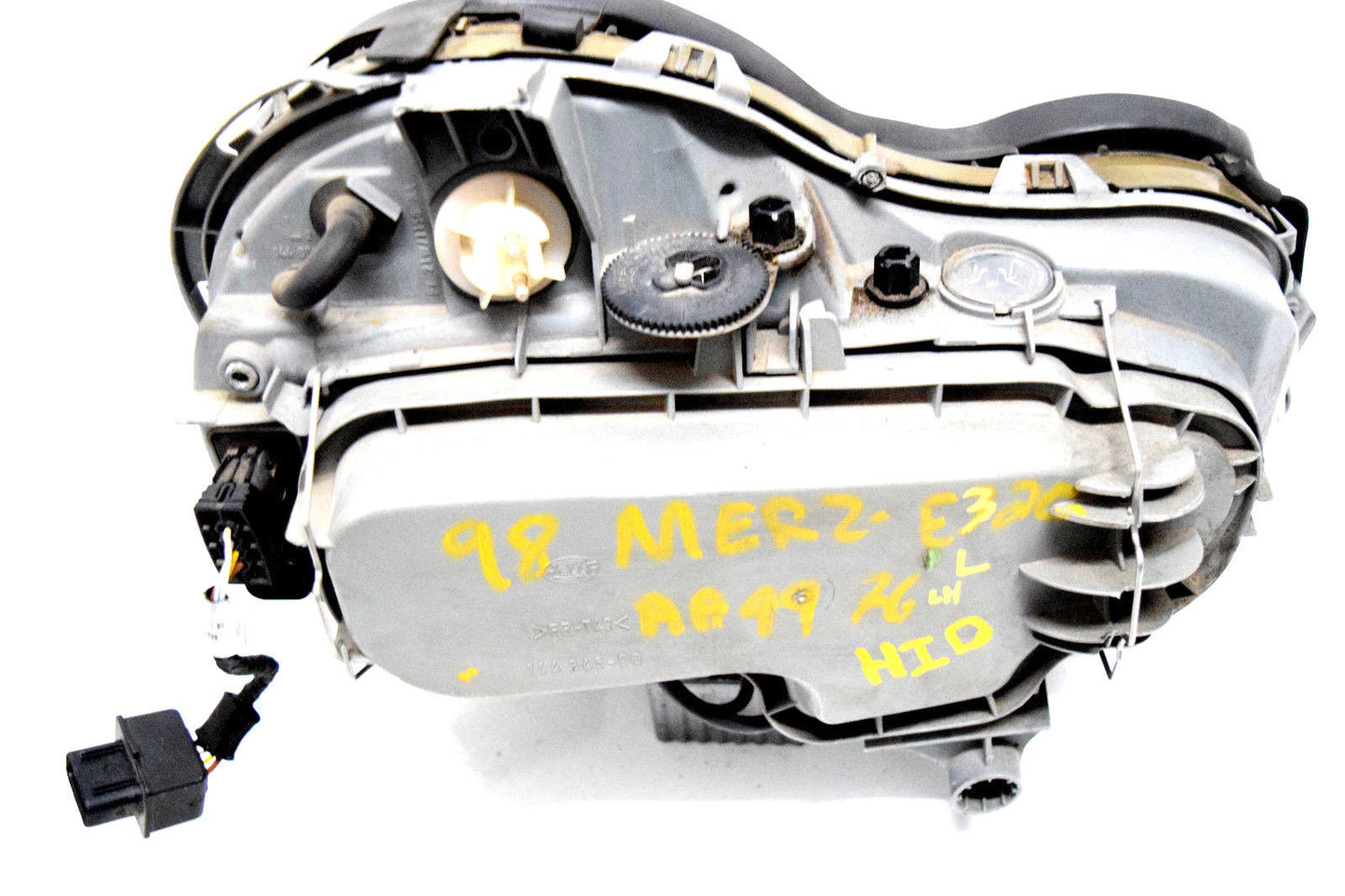 96 97 98 99 MERCEDES E320 HID LEFT DRIVER HEAD LIGHT BROKEN TABS