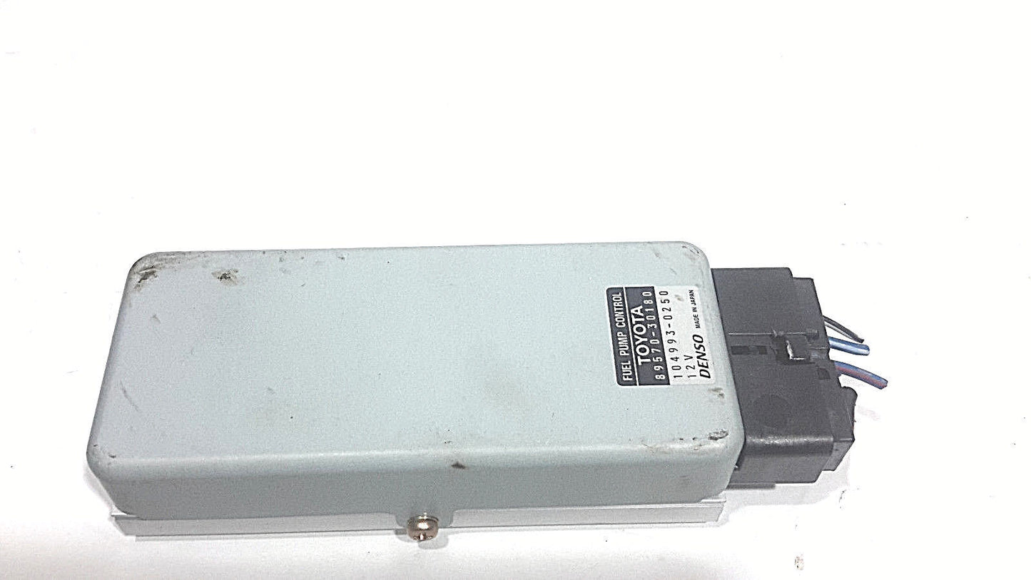 98 99 00 01 02 03 04 05 LEXUS GS300 GS400 FUEL PUMP CONTROL MODULE 8957030180