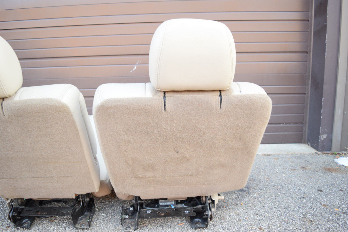 03 04 05 06 CADILLAC ESCALADE 2ND ROW SEAT SET LEATHER OEM