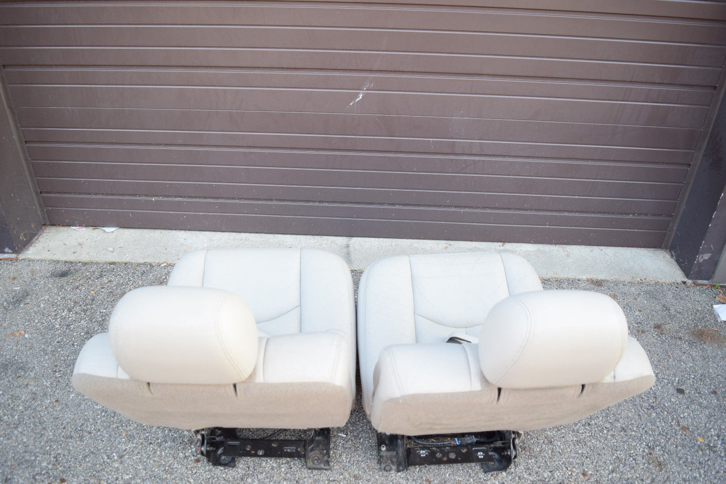 03 04 05 06 CADILLAC ESCALADE 2ND ROW SEAT SET LEATHER OEM