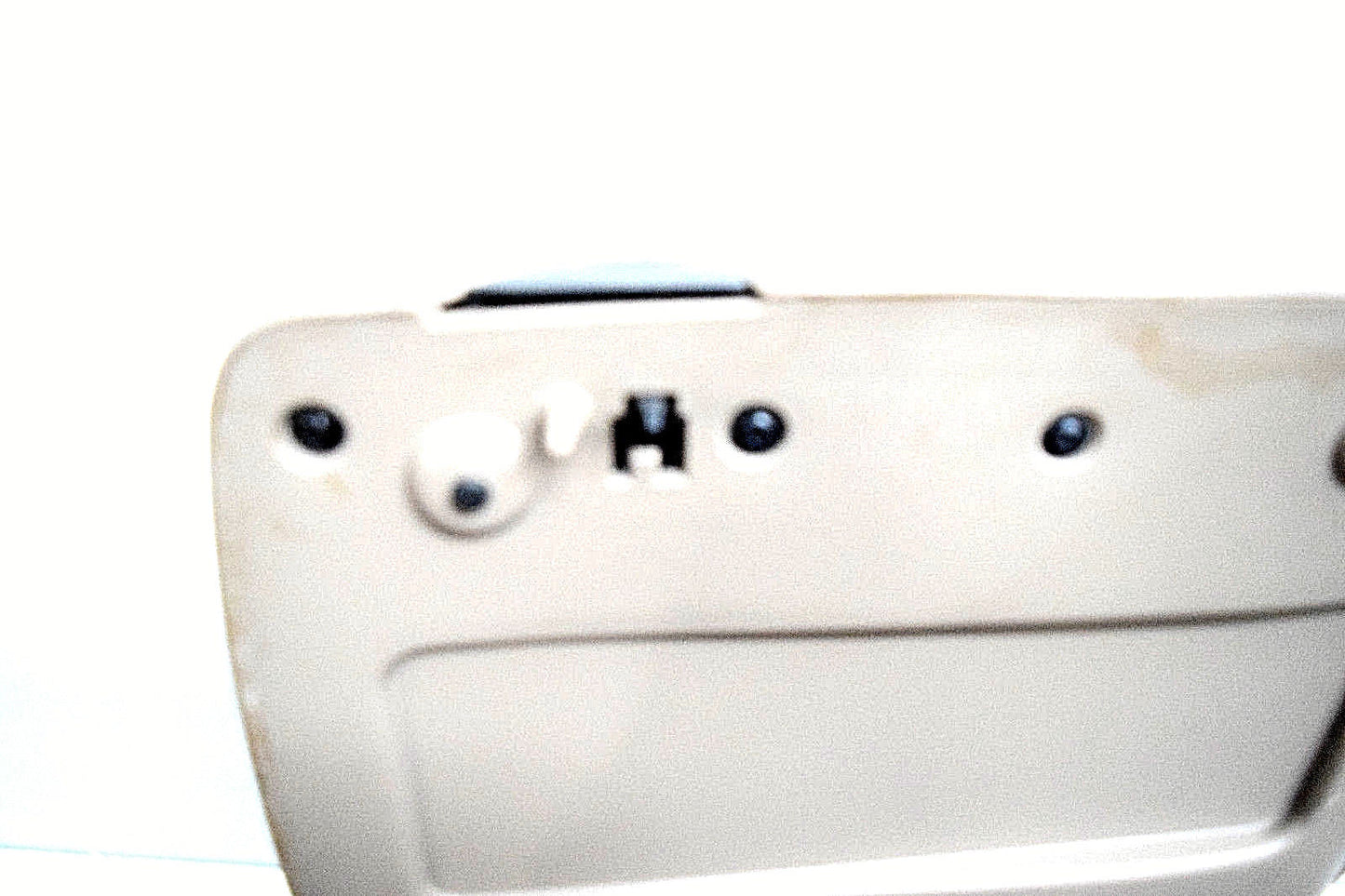 03 04 05 06 YUKON TAHOE SILVERADO AVALANCHE CENTER CONSOLE WITH MOUNT TAN