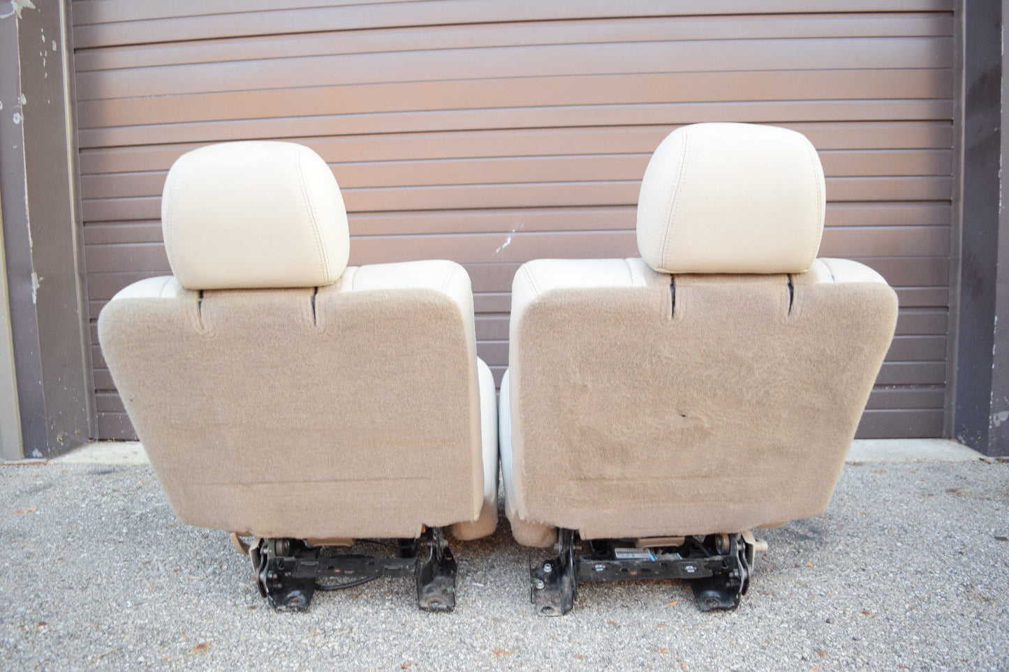 03 04 05 06 CADILLAC ESCALADE 2ND ROW SEAT SET LEATHER OEM
