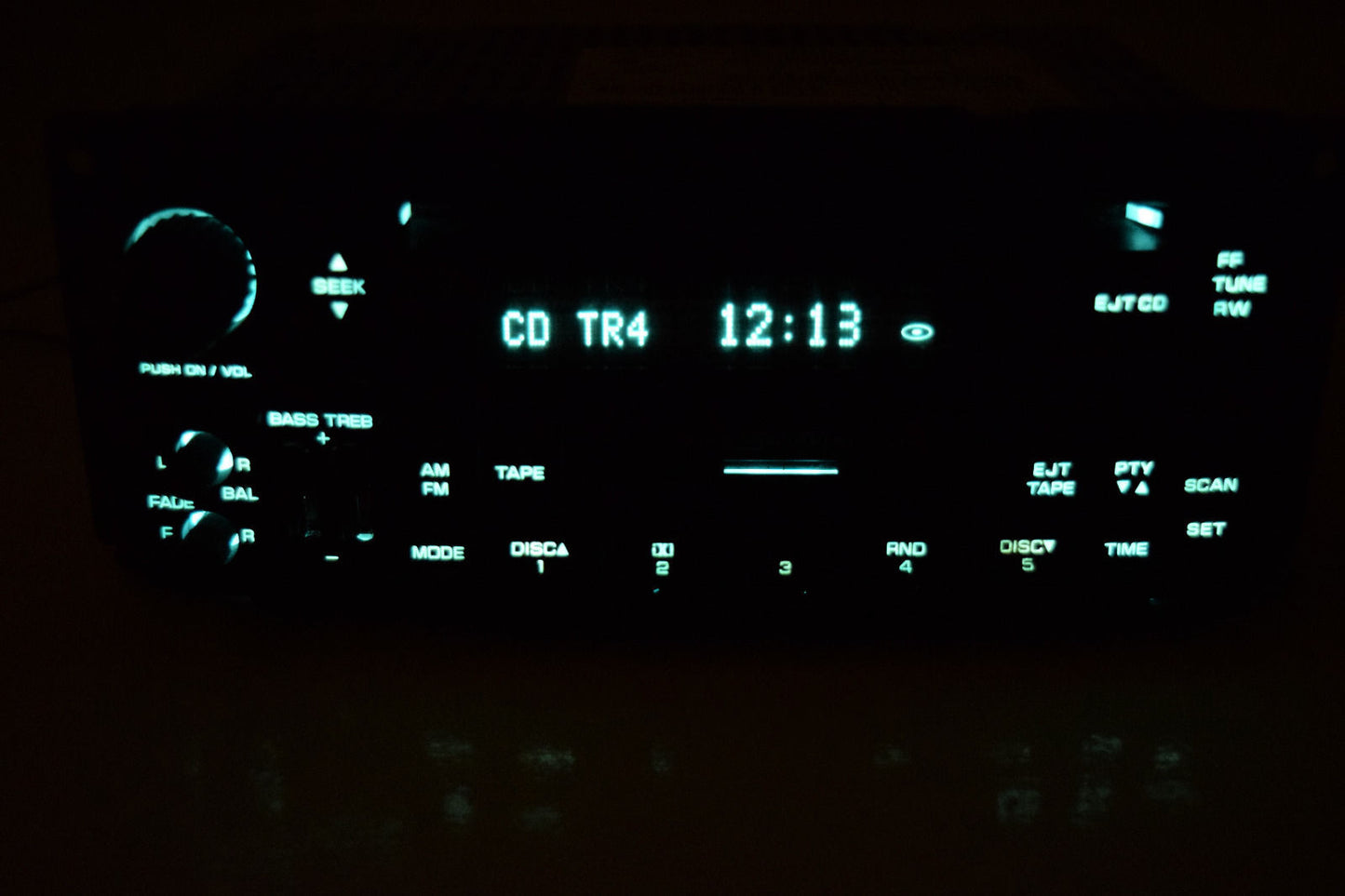 02 03 04 05 CHRYSLER JEEP DODGE  CD PLAYER RADIO OEM