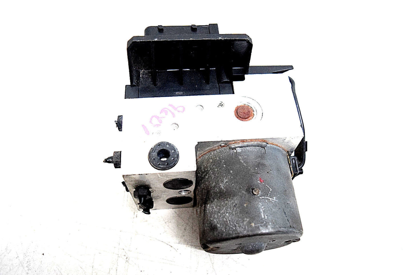 99 00 01 02 03 04 VW PASSAT ABS ANTI LOCK BRAKE PUMP 8E0 614 111 T