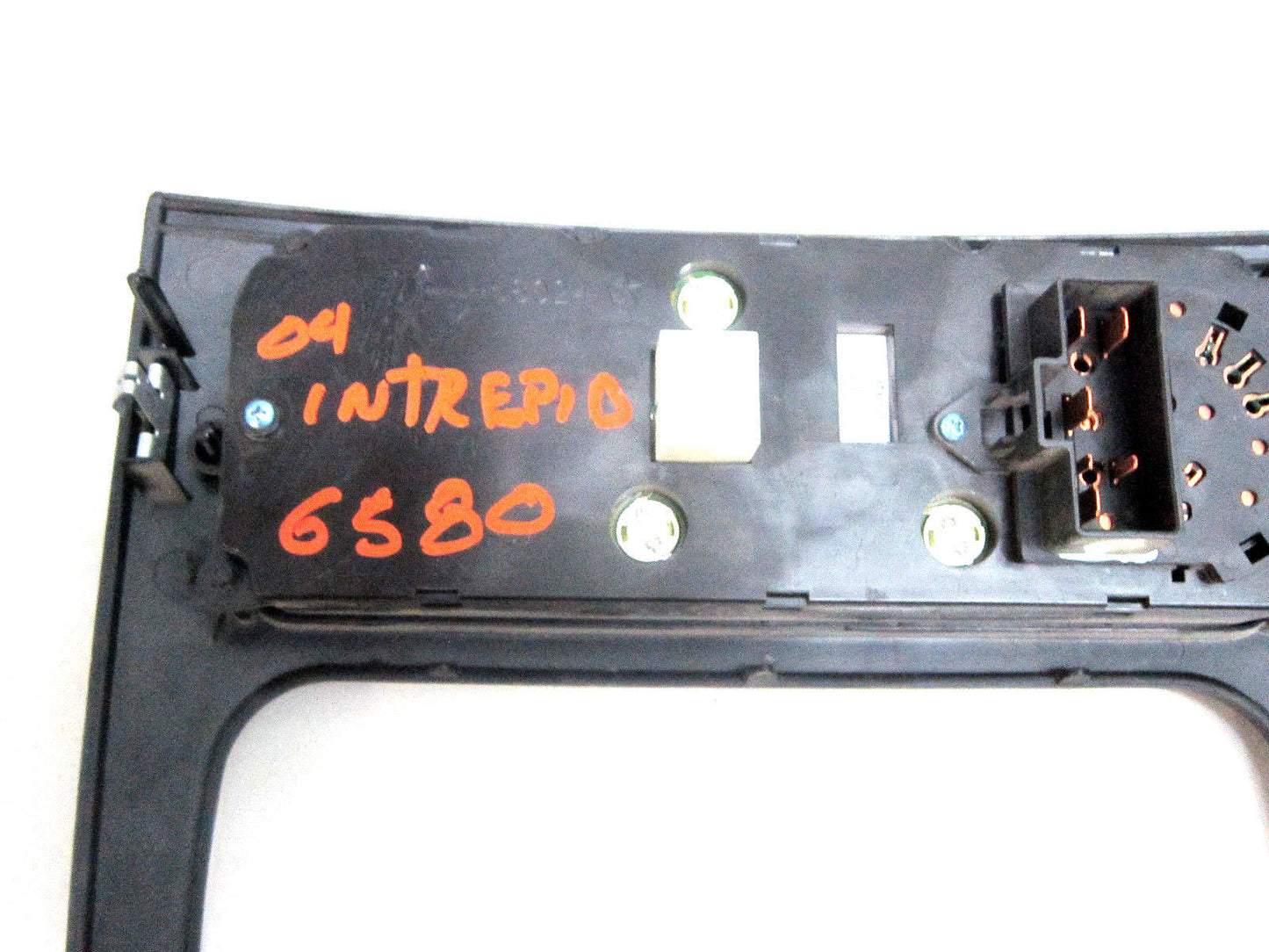 98 99 00 01 02 03 04 DODGE INTREPID SEBRING CLIMATE CONTROL DASH BEZEL