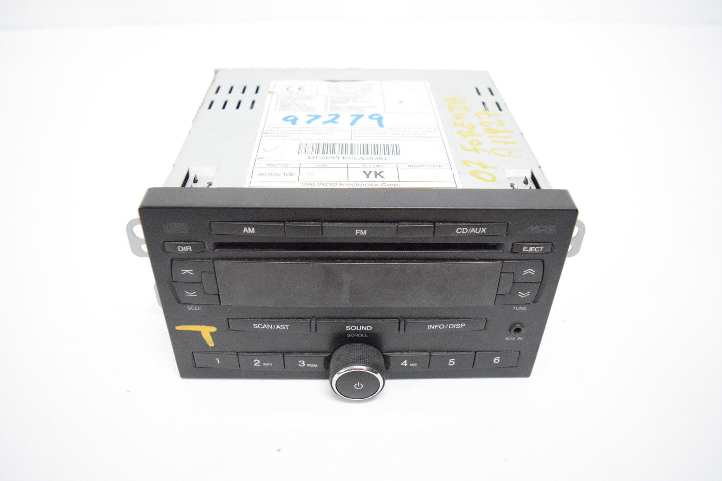06 07 08 SUZUKI FORENZA RADIO CD PLAYER  MP3 AUX PORT