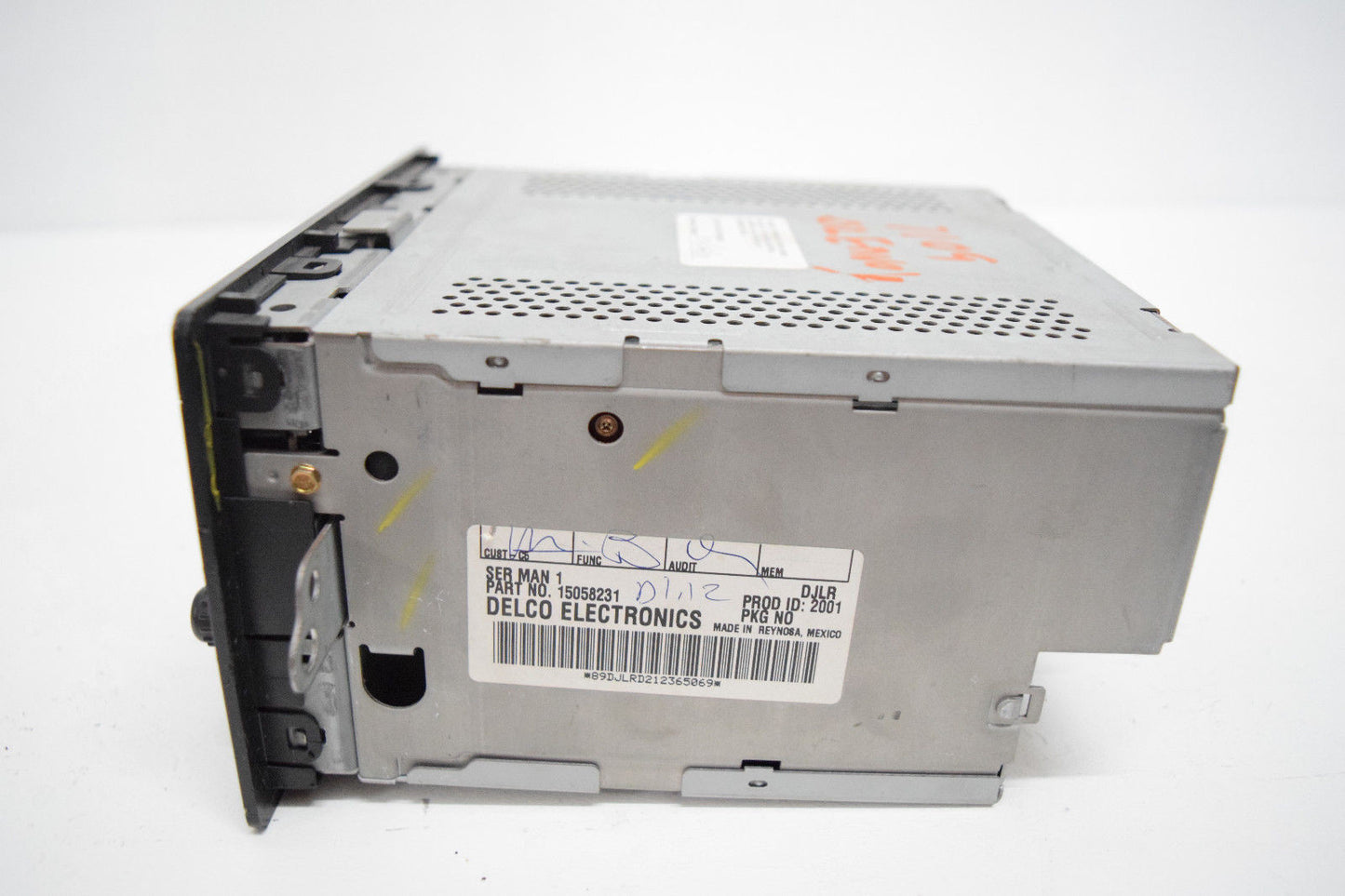 02 03 CHEVY TRAILBLAZER ENVOY RADIO CD PLAYER OEM