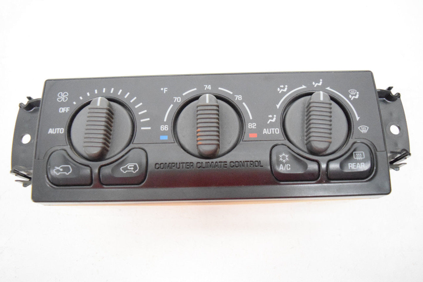 99 00 01 02 YUKON SILVERADO SIERRA TAHOE SUBURBAN CLIMATE CONTROL REAR DEFROST 1