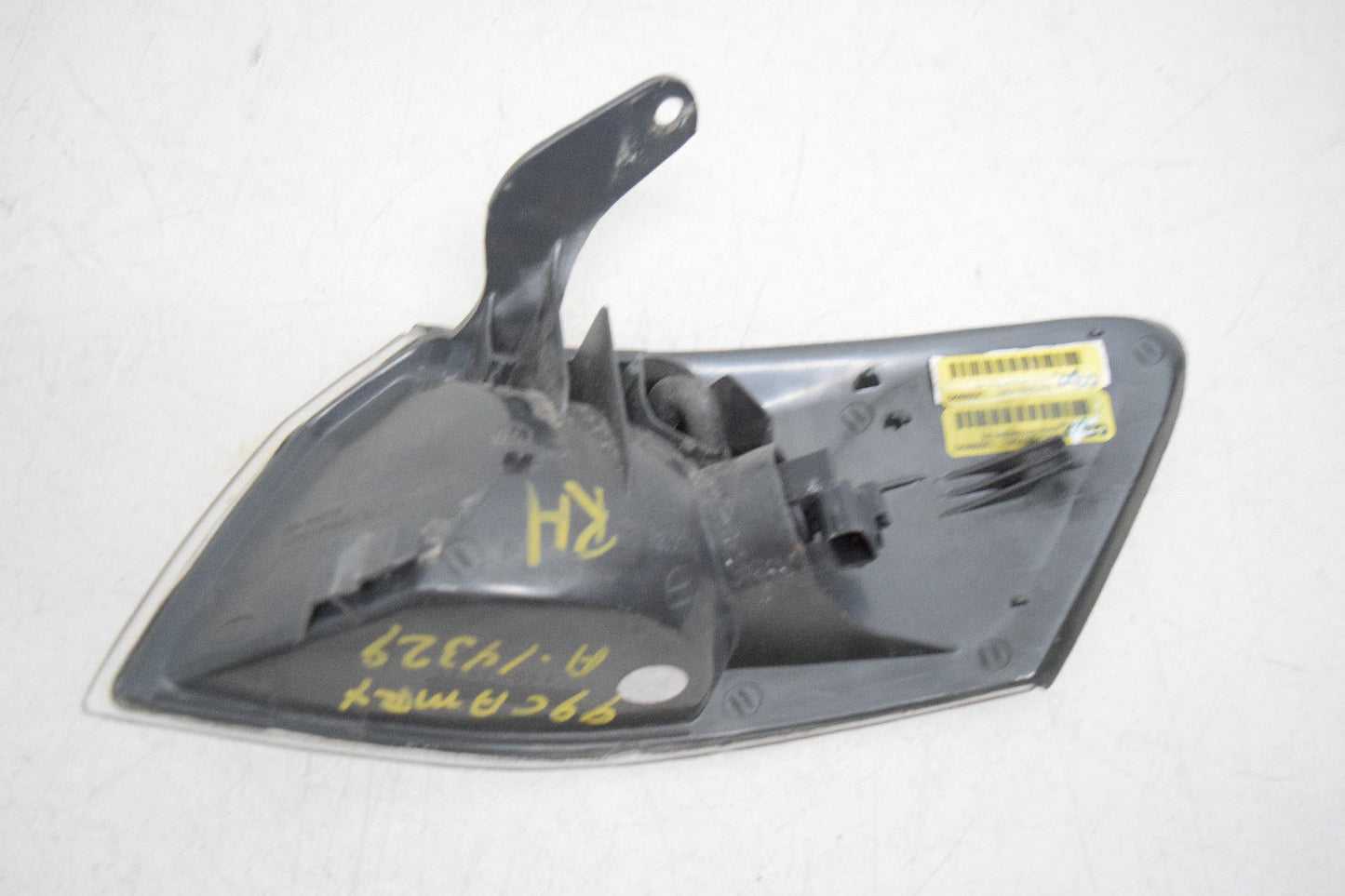 97 98 99 TOYOTA CAMRY RIGHT PASSENGER TURN SIGNAL CORNER LAMP OEM