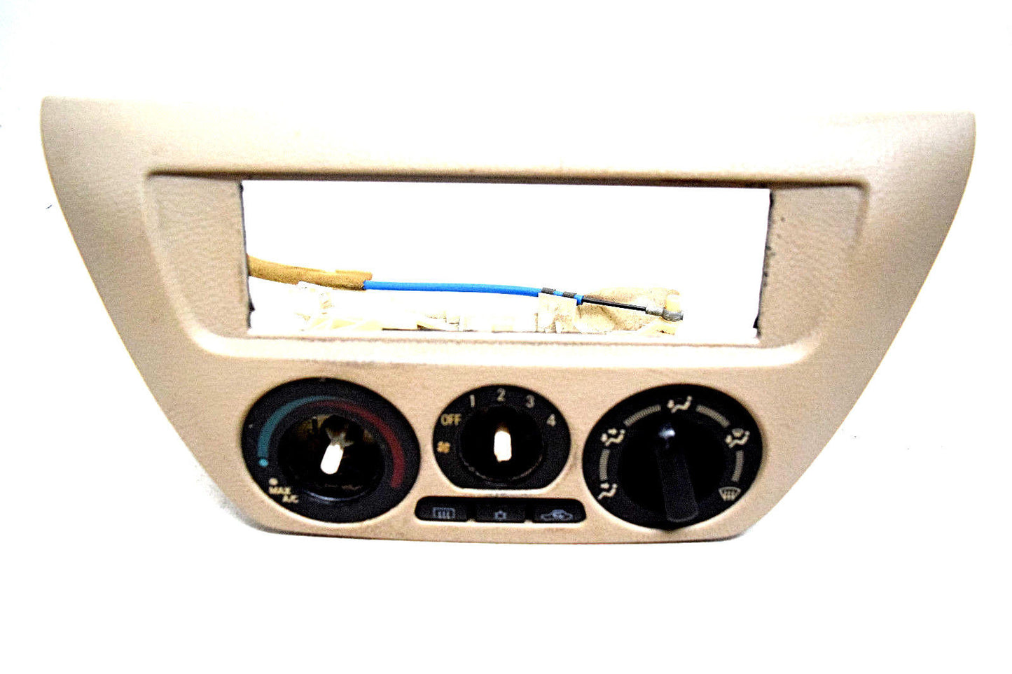 02 03 04 05 MITSUBISHI LANCER CLIMATE CONTROL RADIO DASH BEZEL NOT BROKEN