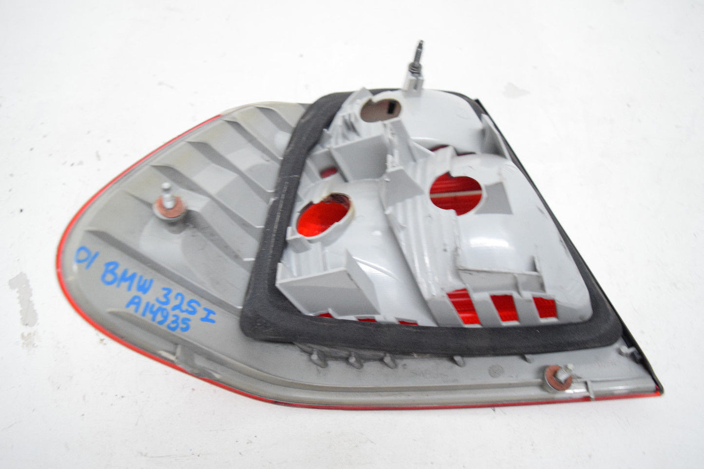 99 00 01 BMW 325I 323I 330I RIGHT PASSENGER TAIL LIGHT TAILLIGHT OEM