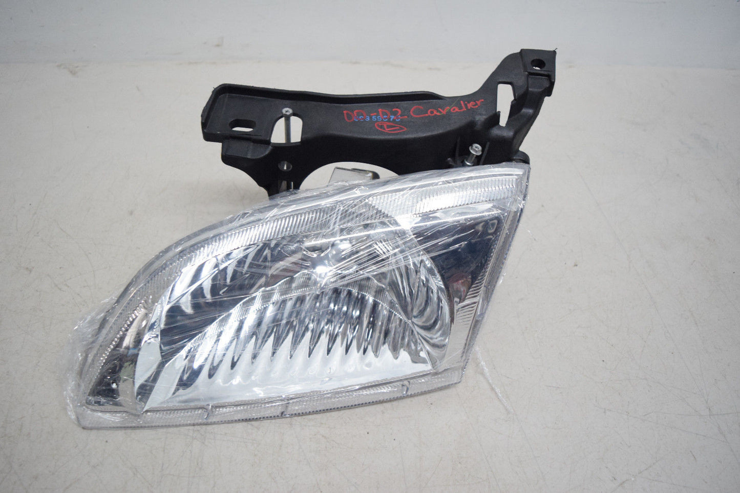 00 01 02 CHEVY CAVALIER LEFT DRIVER HEAD LIGHT HEADLIGHT OEM