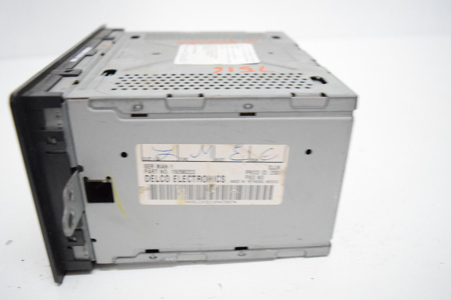 02 03 BRAVADA RADIO CD PLAYER OEM MISSING BUTTON
