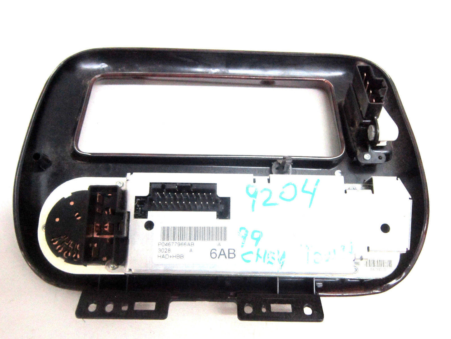 99 00 CHRYSLER TOWN AND COUNTRY CLIMATE CONTROL DASH BEZEL