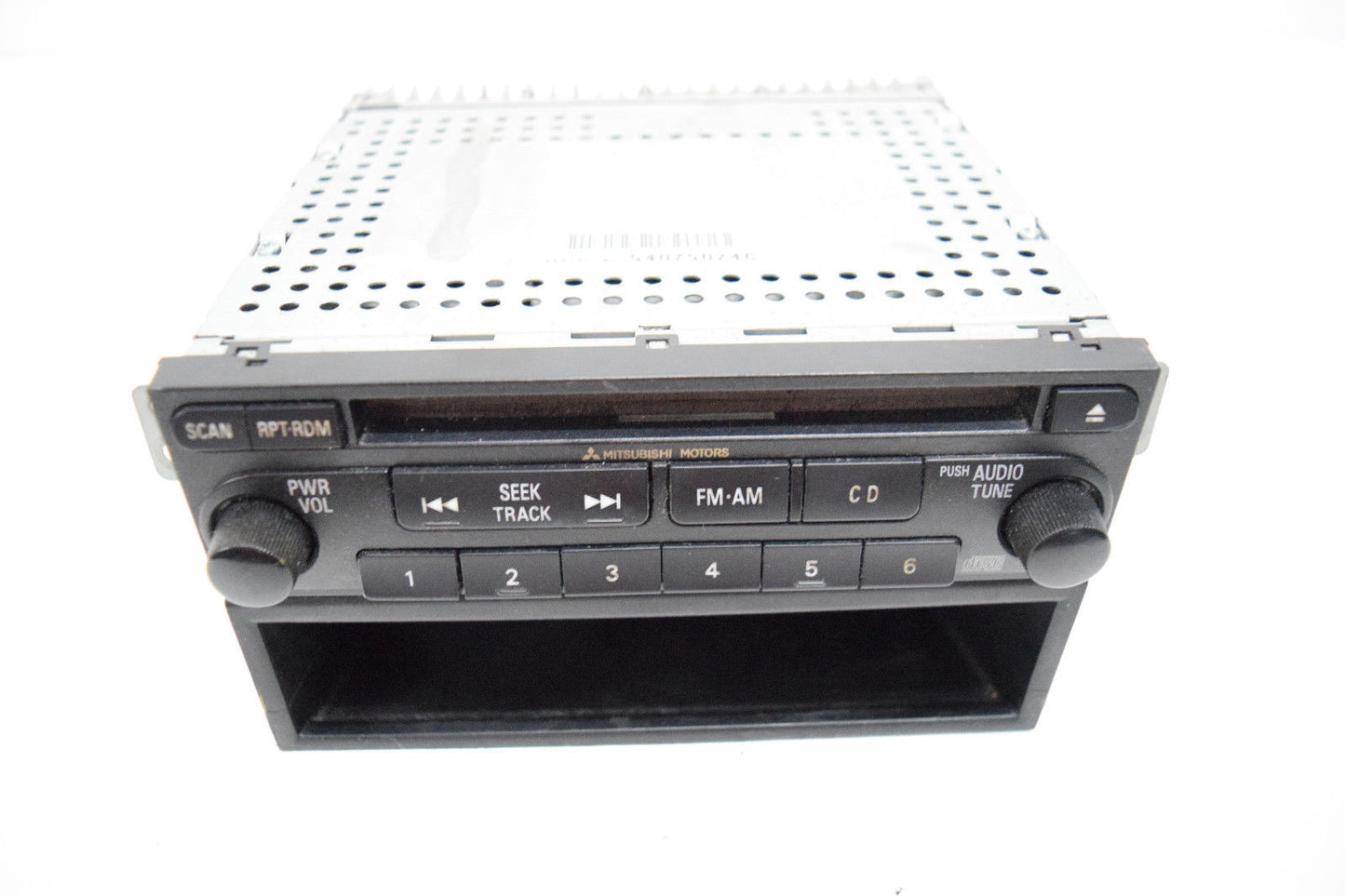 04 05 MITSUBISHI GALANT RADIO CD PLAYER OEM