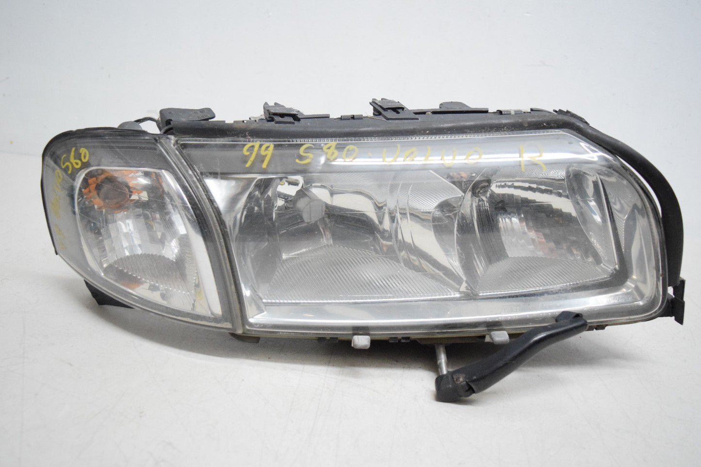 99 00 01 02 03 VOLVO S80 RIGHT PASSENGER HEADLIGHT WITH WIPER MOTOR OEM
