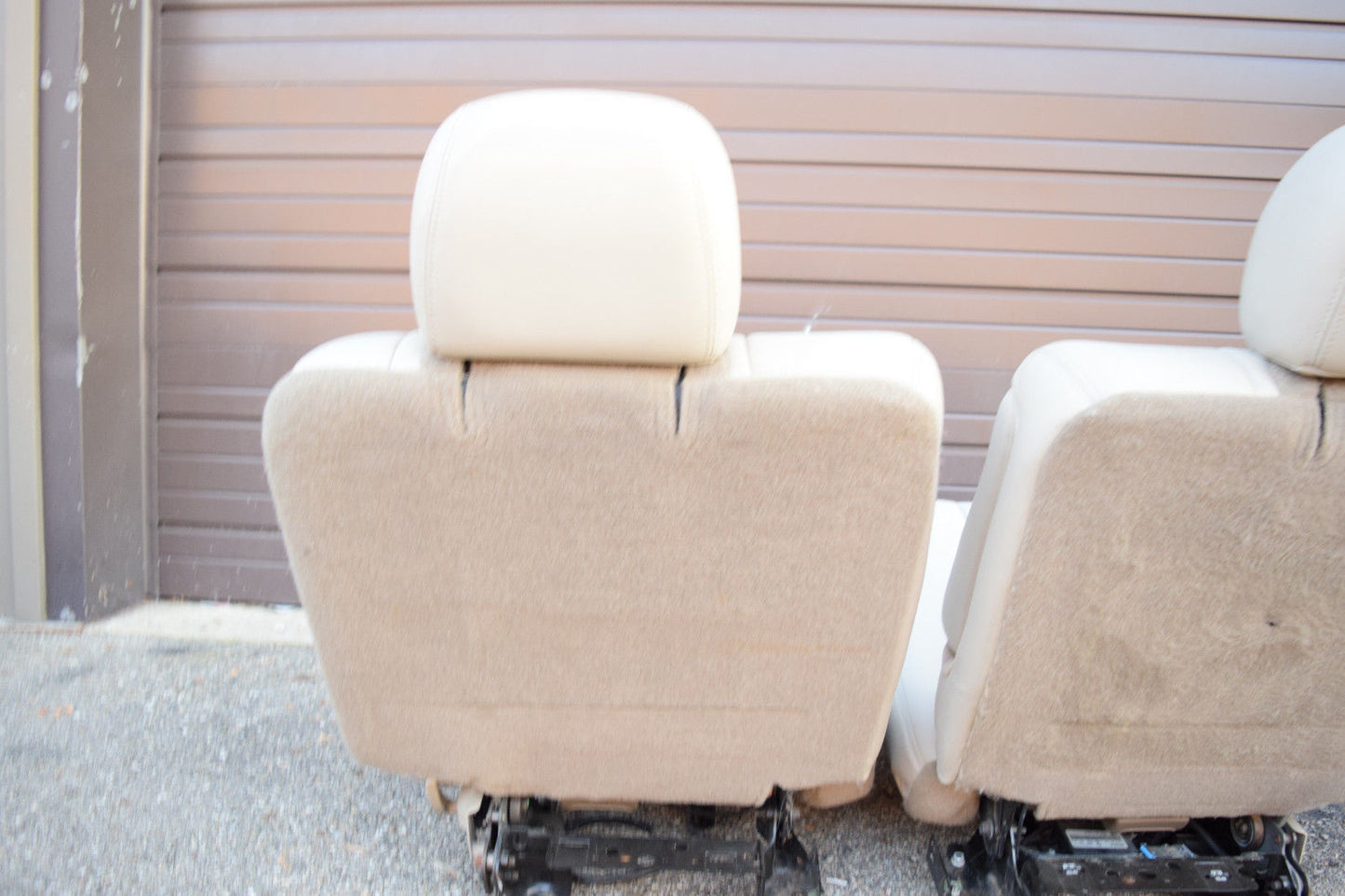 03 04 05 06 CADILLAC ESCALADE 2ND ROW SEAT SET LEATHER OEM