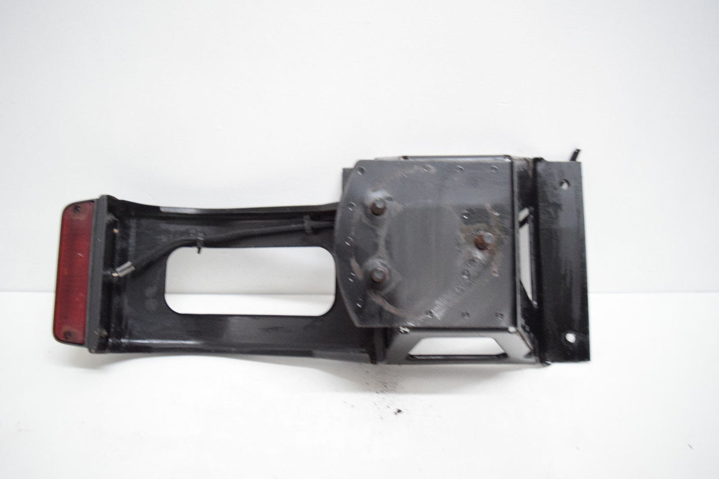 97 98 99 00 01 02 03 04 05 06 JEEP WRANGLER SPARE TIRE MOUNT 3RD BRAKE LIGHT
